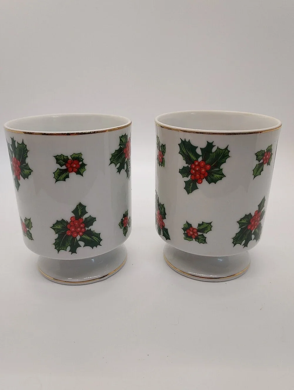 Vintage Lefton 8oz Christmas Holly Berry Footed Porcelain Coffee Mug Cups (2)